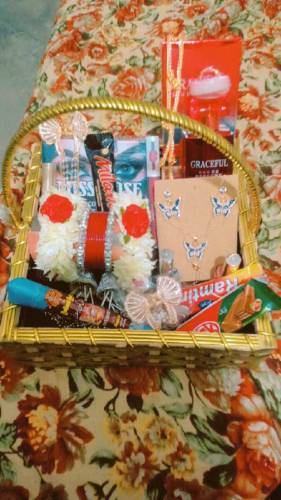Customize Eid Gift box for your loved ones 