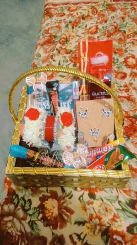 Customize Eid Gift box for your loved ones 