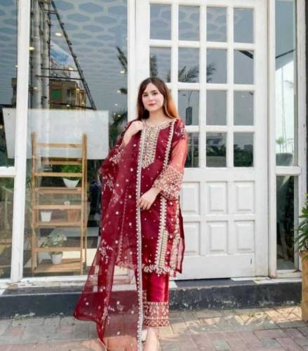 Women 3Pc Organza Embroidered Suit.