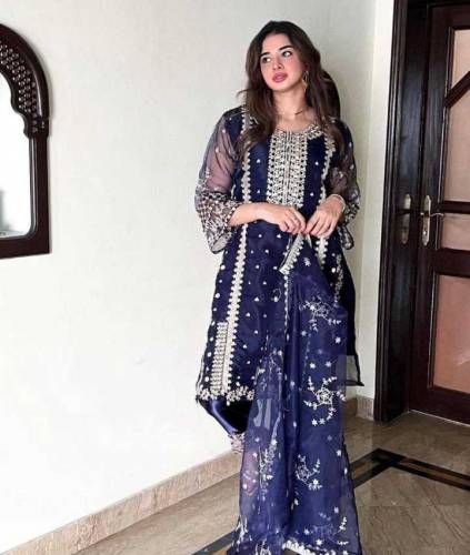 Women 3Pc Organza Embroidered Suit.