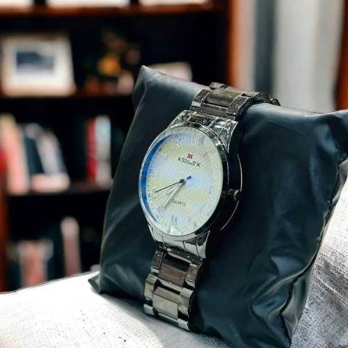 New Good Looking Men's Casual I Watch 
