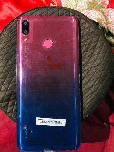 huawei y9 box vs charger 