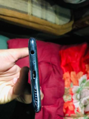 huawei y9 box vs charger 