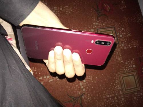 vivo y17....8..256 .he box he bilkuL new condition me he ok set hen 