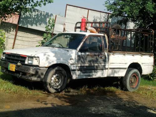 mazda pickup 1992 lahore regesterd 2400cc toyota injin 6نٹی ٹیوب 