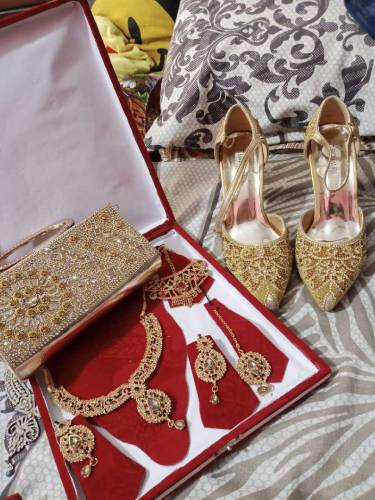 bridal lehnga with assecories 