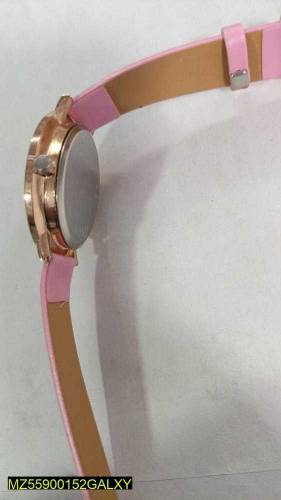 •  Material: Rubber•  Product Type: Watch•  Watch Case Shape: Round•  