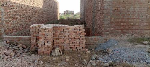 plot for sale in FAISALABAD 4marla upr poni sirsai hai metar la ga hai