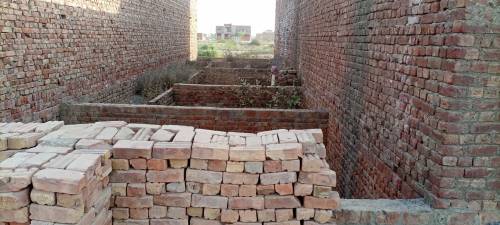 plot for sale in FAISALABAD 4marla upr poni sirsai hai metar la ga hai
