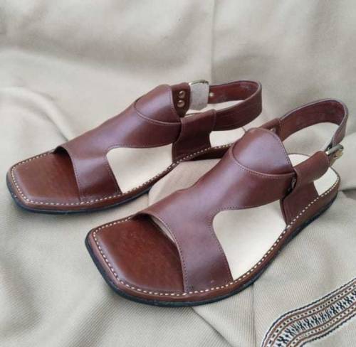 •  Material: PU Leather• 