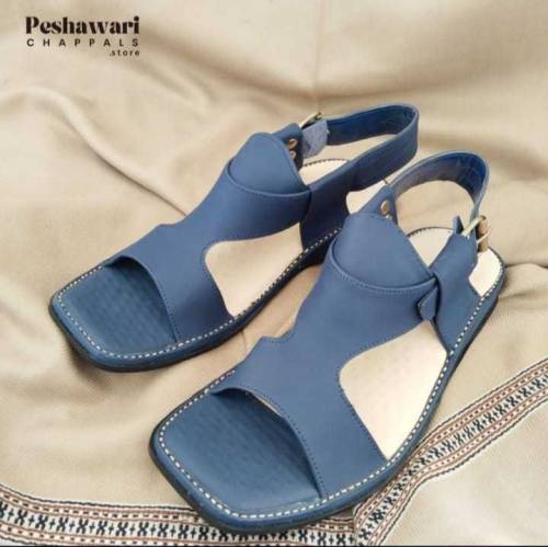 •  Material: PU Leather• 