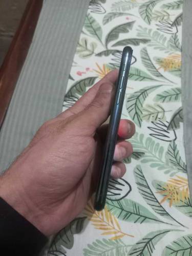 apple iphone 11pro 256 GB 83 battry buhat achi timing ha 