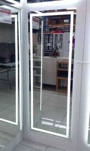 wall mirror 