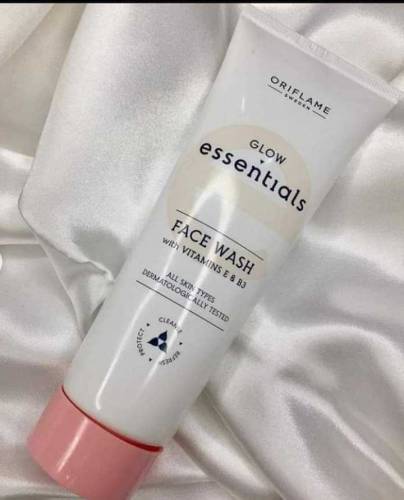 GLOWING ESSENTIAL FACE WASH 