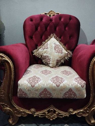 7 seater maroon color sofa set for sell All in new condition