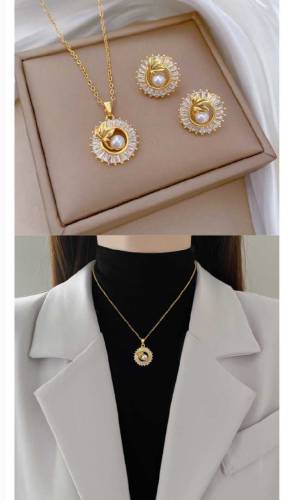 neckless and earrings 