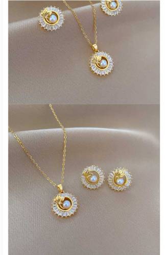 neckless and earrings 