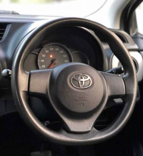 car for sale Toyota vitz 