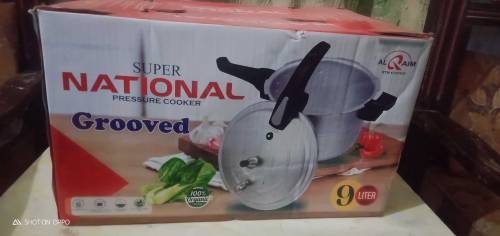 new National pressure cooker Grooved 9 litter 