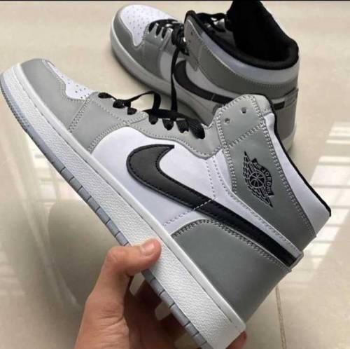 Nike grey sneakers 