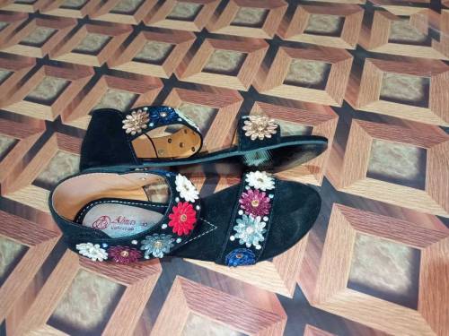 SANDEL BLACK FLOWER FLAT