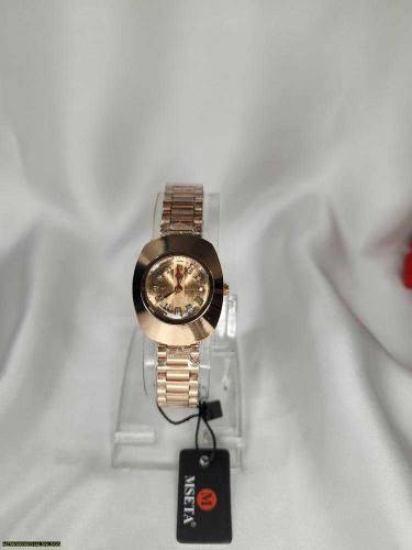 Analogue watch gold rose