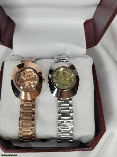 Analogue watch gold rose