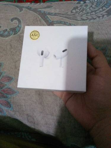 Airpods pro apple brand Excellent soundsl quality 