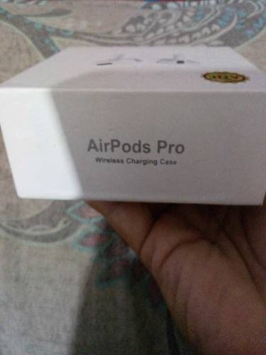 Airpods pro apple brand Excellent soundsl quality 