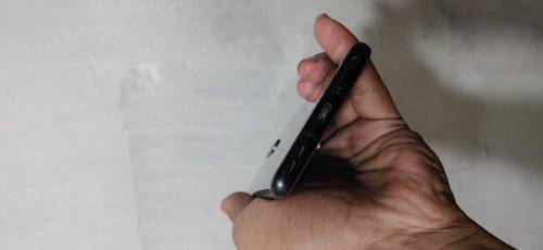 OnePlus 8 8+4gb128 dual sim PTA bas finger nahi chalti face id ok ha