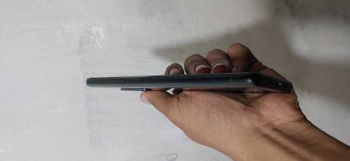 OnePlus 8 8+4gb128 dual sim PTA bas finger nahi chalti face id ok ha