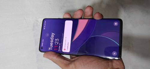 OnePlus 8 8+4gb128 dual sim PTA bas finger nahi chalti face id ok ha