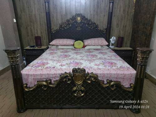 bed set...........................                           j        