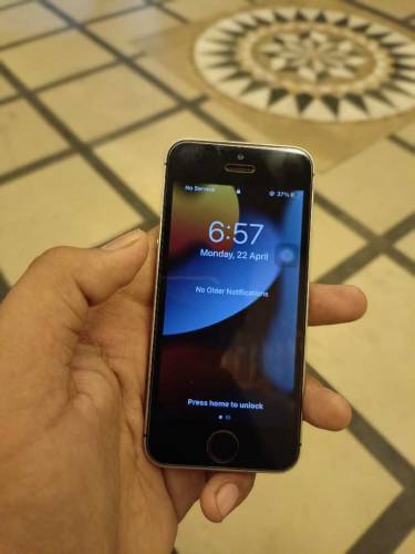 iphone 5SE 128gb Storage 