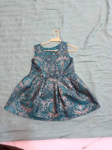AoA.we sell imported leftover kids and ladies clothes