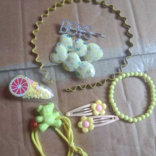 Mix hair accessories gift pouches for girls
