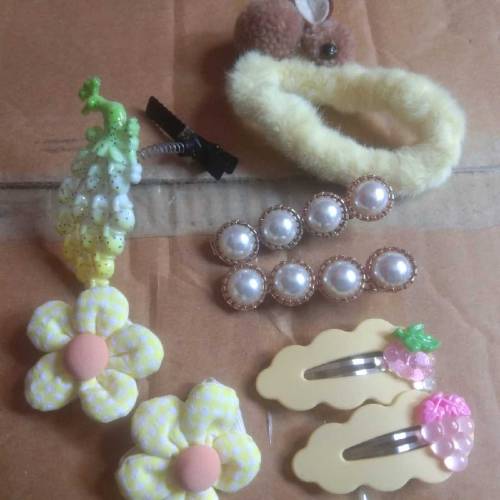 Mix hair accessories gift pouches for girls