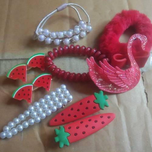 Mix hair accessories gift pouches for girls