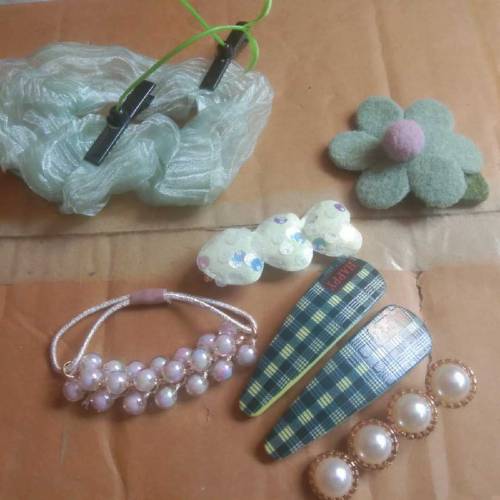 Mix hair accessories gift pouches for girls