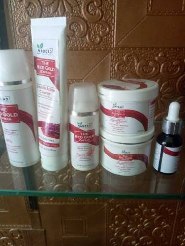 The Red Gold Zaffran brightening facial kit 