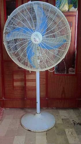 fan ki speed bhot fast hai ..kafi acha fan hai speed k lehaz se