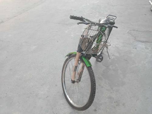 bicycle in green colour .first check then buy . price Kam nhi ho gi .