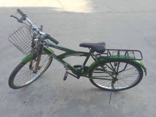bicycle in green colour .first check then buy . price Kam nhi ho gi .