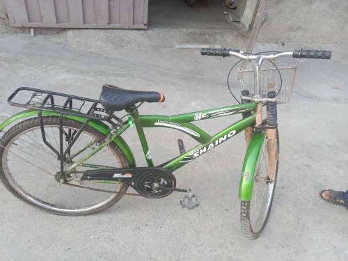bicycle in green colour .first check then buy . price Kam nhi ho gi .