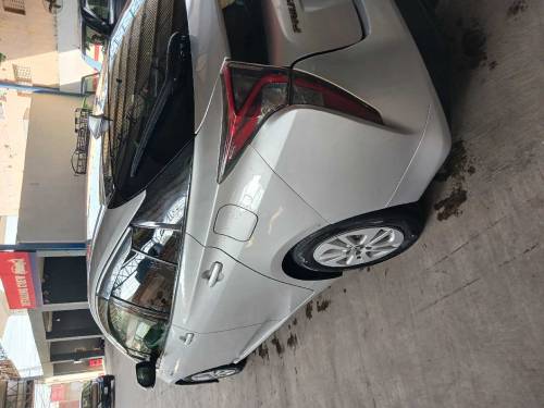 Toyota Prius S Safty Pack Totel Genuine Alhamdulillah