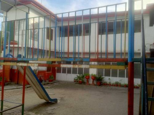 1 kanal building sale and good for school