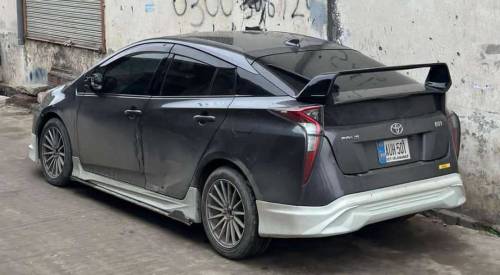 2018 Prius Hybrid ke body kits Hai fibre me quality 1 number hai