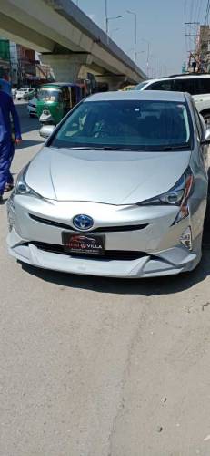 2018 Prius Hybrid ke body kits Hai fibre me quality 1 number hai