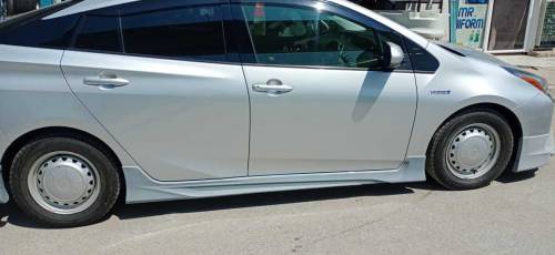 2018 Prius Hybrid ke body kits Hai fibre me quality 1 number hai