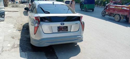 2018 Prius Hybrid ke body kits Hai fibre me quality 1 number hai